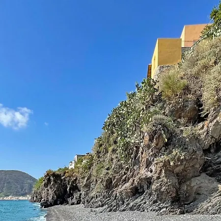 Casa Incastonata Nel Mare Canneto (Lipari)