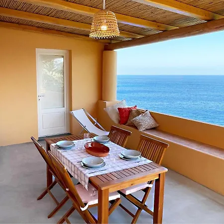 Casa Incastonata Nel Mare Canneto (Lipari)