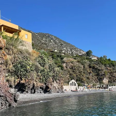 Casa Incastonata Nel Mare * Canneto (Lipari)